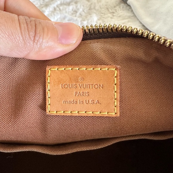 Louis Vuitton Monogram Canvas Palermo PM
Shoulder Bag. - Picture 5 of 9
